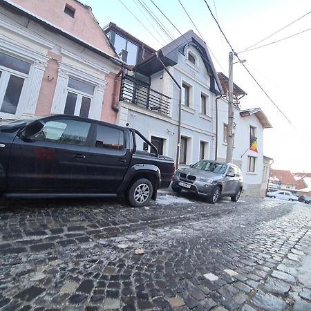 Casa Chiper - Attic Apartment With View Brasov Bagian luar foto