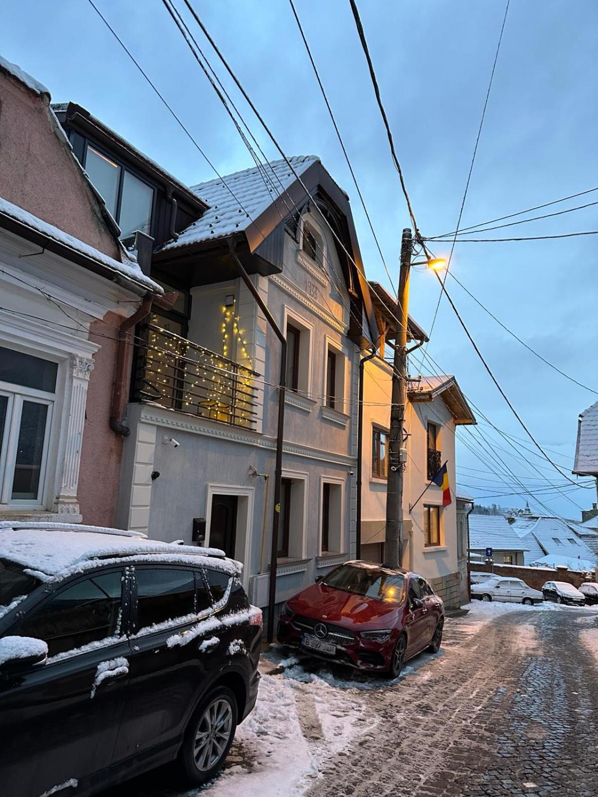 Casa Chiper - Attic Apartment With View Brasov Bagian luar foto