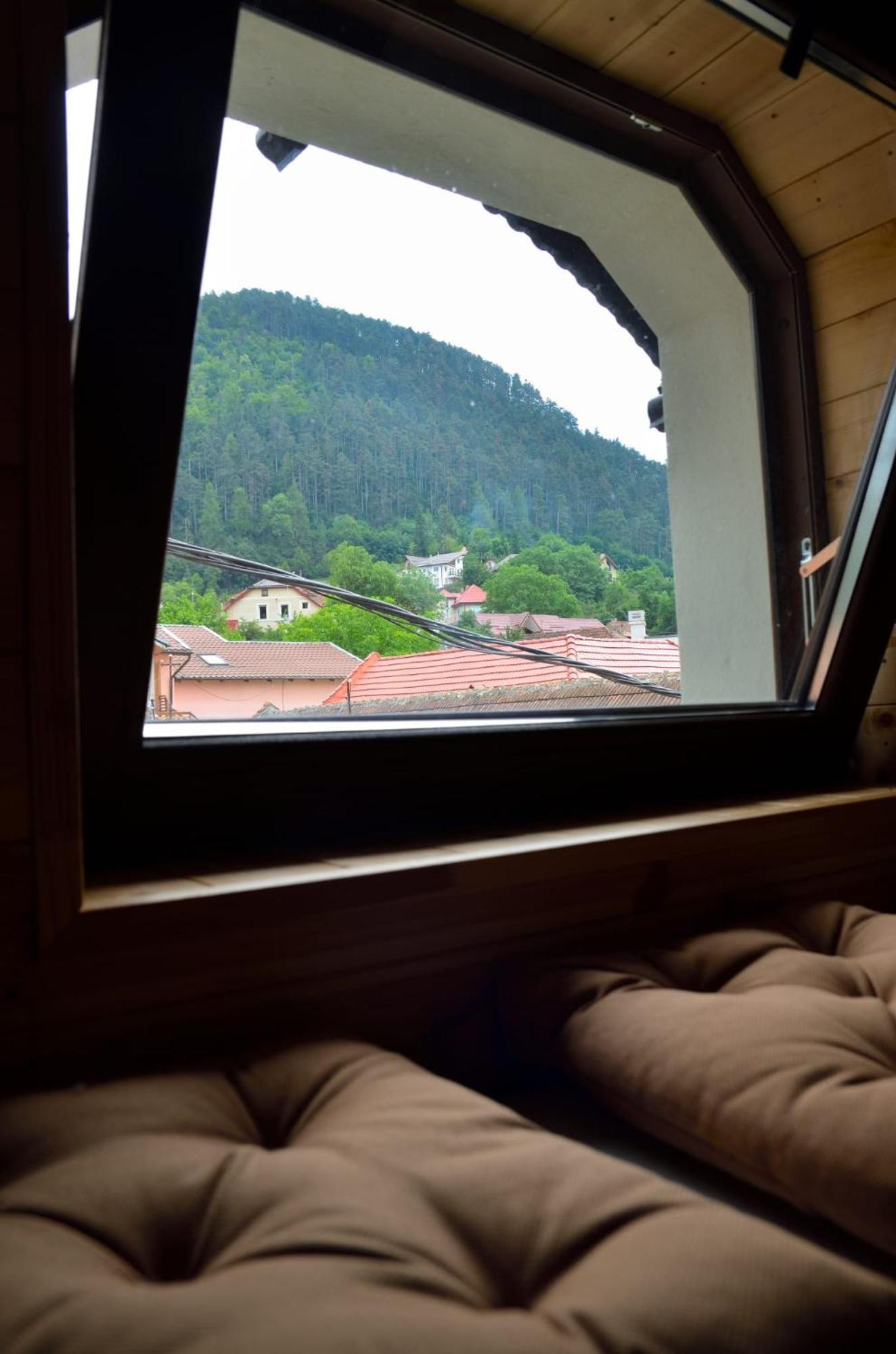 Casa Chiper - Attic Apartment With View Brasov Bagian luar foto