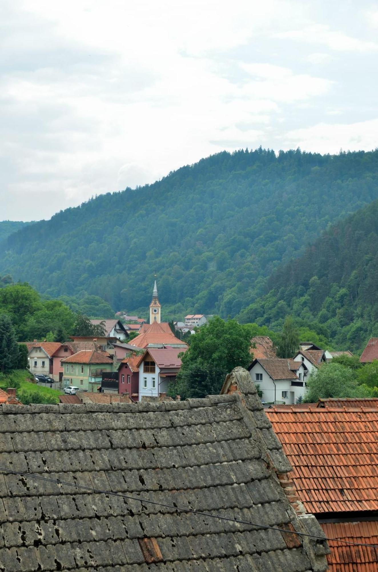 Casa Chiper - Attic Apartment With View Brasov Bagian luar foto